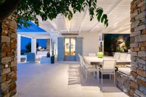 a dining room with a table and chairs at Villa Sandra Maria in Vourkari