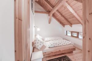 Voodi või voodid majutusasutuse NaturparkResort Lodge 150 toas