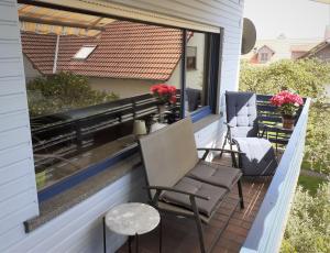 a balcony with a piano and chairs on a house at Büdingen-Ferienwohnung Bausch in Büdingen