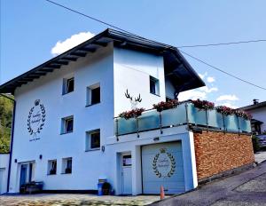 Das Gebäude in dem sich die Pension befindet