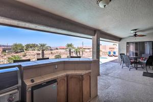 Balkón nebo terasa v ubytování Heated Pool, Spa and Mtn Views Lake Havasu Home!