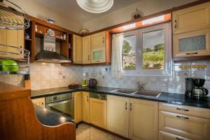A kitchen or kitchenette at La Casa Di Lena