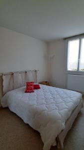 Кровать или кровати в номере GRAND CAP Appartement 2 chambres vue mer