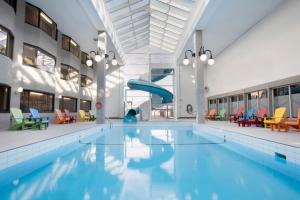 Hotel Rimouski 내부 또는 인근 수영장