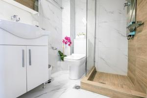 Kúpeľňa v ubytovaní Design Suites Efharis (Brusco)