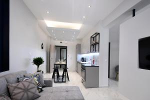 A kitchen or kitchenette at Adell Deluxe Apartments
