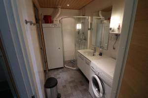 Ванная комната в Apartment Ylläs Ski Chalets 7202, Incl 2 lift tickets in winter season +29 фотографий