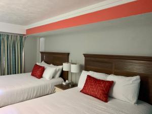 Posteľ alebo postele v izbe v ubytovaní 354 Beach Daze Oceanfront Great Location