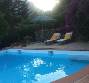 The swimming pool at or close to Villa Ludoniccò