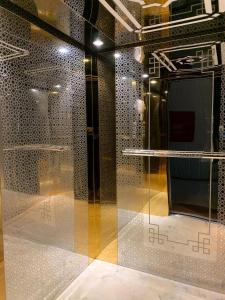 Ένα μπάνιο στο Buyutat Najran Serviced Apartments بيوتات نجران للشقق المخدومة