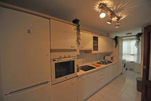 Kuchnia lub aneks kuchenny w obiekcie Playa Santa María 3 Dormitorios 2 Baños
