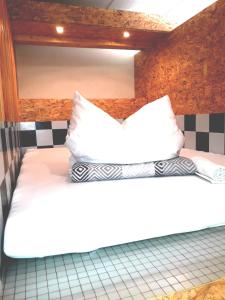 Uma cama ou camas num quarto em FOX BOX I Capsule Apt
