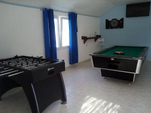 House Sardelić内的一张台球桌