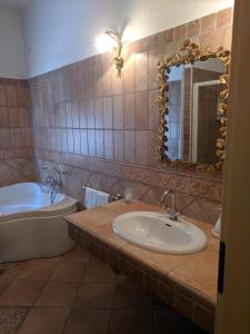 A bathroom at D'Elite Room & Breakfast