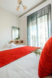 Postel nebo postele na pokoji v ubytování Design Suites Efharis (Merlot)