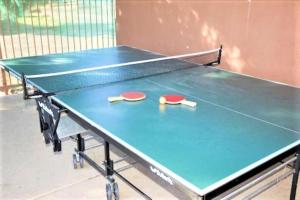 Kemudahan pingpong di Sedona Pines Resort atau berdekatan