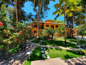 an aerial view of a house with palm trees at Residencial Maria Pitanga in Arraial d'Ajuda