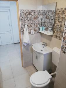 Et badeværelse på Vila antonio + 45 billeder