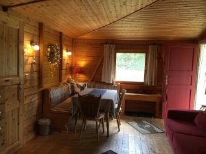 Galeriebild der Unterkunft Romantic Wooden Lodge,Sauna,Schwimmteich,alleinstehend,absolut ruhig in Hessisch Oldendorf