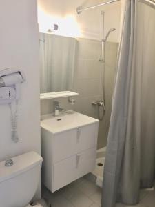 Koupelna v ubytování Hostellerie Saint Benoît