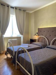 Postel nebo postele na pokoji v ubytování L'Attico di Piazza Mazzini Rooms