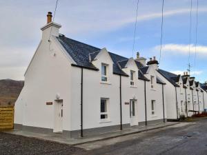 Gallery image of The Wee Coolins-holiday home with wood burner in Strathcarron