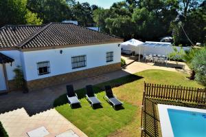 Bazén v ubytování "Ñ" Casa Rural El Romeral - ALEGRÍA Housing nebo v jeho okolí