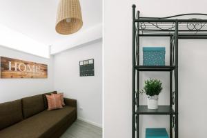 a living room with a loft bed and a couch at PortoVivo Quental Apartamento in Porto