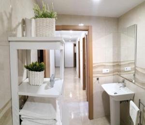 A bathroom at Muro de los Navarros 26-Apartamentos Még 14 kép