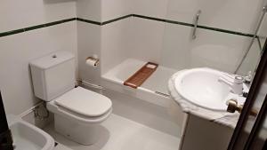 Kúpeľňa v ubytovaní Vivienda 3 dormitorios zona Balaídos-Pza. América + 22 fotografií