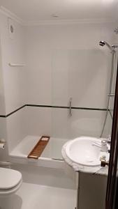 Kúpeľňa v ubytovaní Vivienda 3 dormitorios zona Balaídos-Pza. América