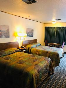 Postel nebo postele na pokoji v ubytování Motel Garberville