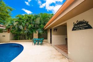 Poolen vid eller i närheten av Nicely priced well-decorated unit with pool near beach in Brasilito