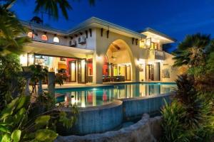 Gallery image of Ocean-View Flamingo Palace with Stone Courtyard and Giant Infinity Pool in Playa Flamingo