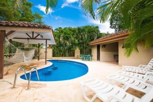 Piscina a Charming unit that sleeps 4 - with pool - walking distance from Brasilito Beach o a prop