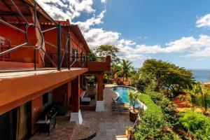 Gallery image of 3-bedroom villa with pool - party deck and sweeping ocean views in Playa Flamingo