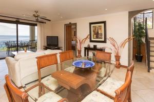 Gallery image of Luxury suite on 4th floor with pool and seemingly endless ocean views in Playa Flamingo