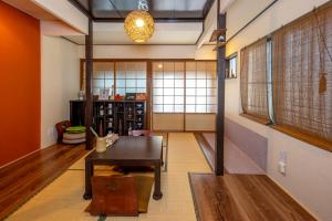 Кът за сядане в 京乃怡 Kyoto Yorokobu Inn
