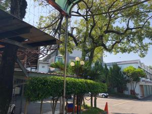 星辰庭園汽車旅館外面的花园