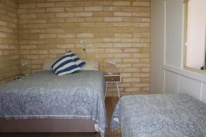 a bedroom with a bed and a desk at Lazy Lobster Holiday Units & Chalets in Port Denison