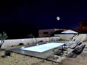 Bazén v ubytování VILLA VIS MARIS nebo v jeho okolí