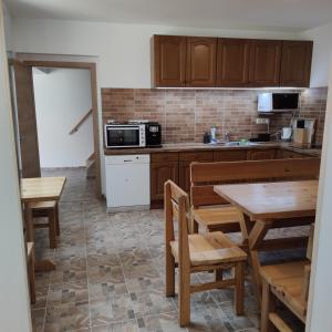 Kuchyňa alebo kuchynka v ubytovaní Apartmán Špacír
