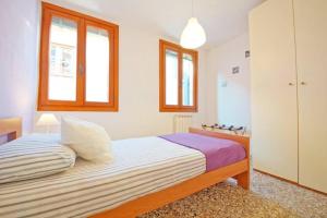 Posteľ alebo postele v izbe v ubytovaní Venice 410 San Polo Roky wifi center city