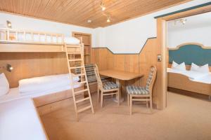 Postel nebo postele na pokoji v ubytování Hotel & Alpengasthof Pinzgerhof
