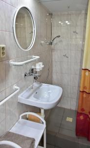 A bathroom at Hostinec U Čertova mlýna