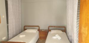 A bed or beds in a room at Pansion Marousa