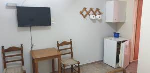A kitchen or kitchenette at Pansion Marousa