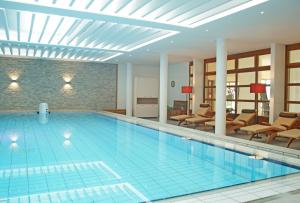 Bazén v ubytování Bio Thermalhotel Falkenhof nebo v jeho okolí