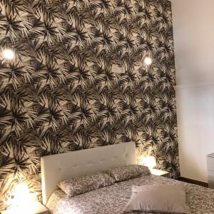 a bedroom with a black and white wall at Exclusive Rooms in Trinitapoli