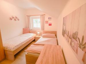 Postel nebo postele na pokoji v ubytování Appartement "Haus Lisa" in Ramsau am Dachstein